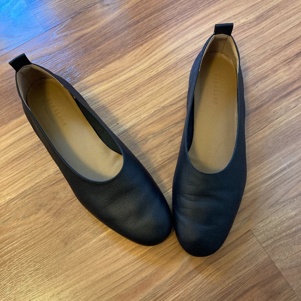 Everlane Day Glove Flat 9.5 in black; almost new